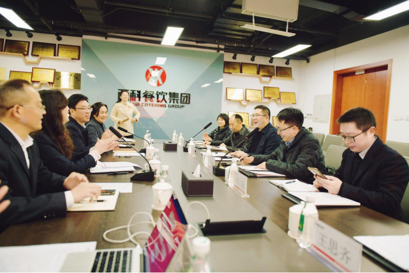 共筑协同育人平台，，，，开启校企相助新篇：西南科技大学经济治理学院副院长郭四代一行到PG电子餐饮集团交流座谈
